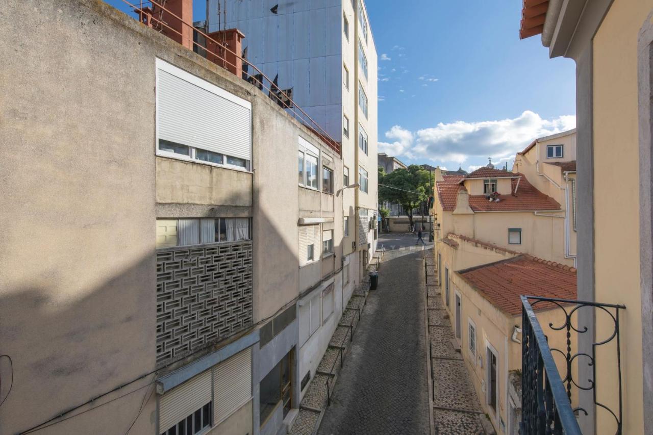 Lovelystay - Sunny Flat W/ Balcony Overseeing Graca And River Lisboa Exterior foto